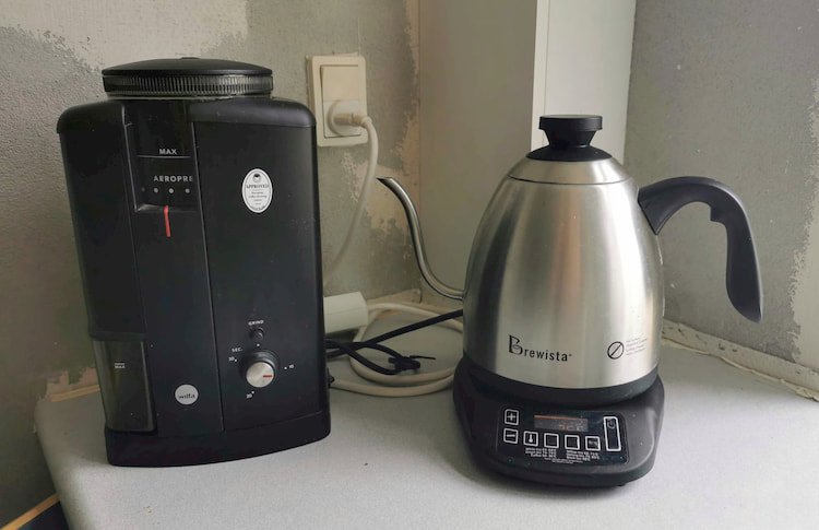 brewista kettle on counter