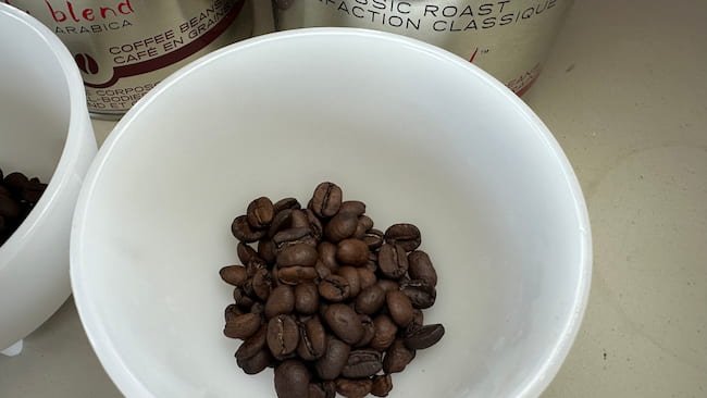 Illy classico close up beans