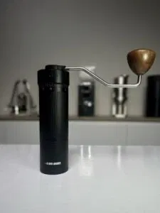 mhm-3bomber r3 blade on table 