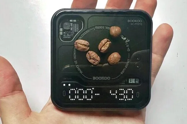 Bookoo mini in hand